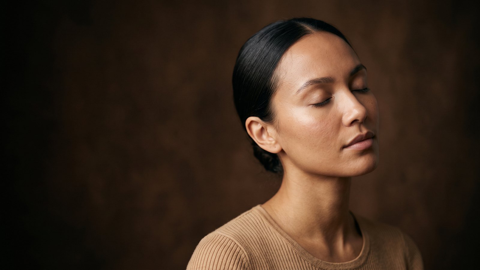Visage apaisé, yeux fermés
